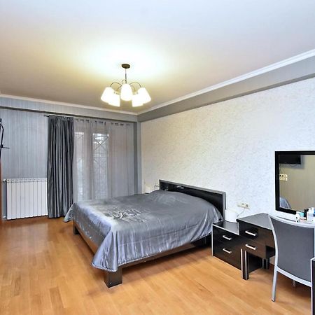 Dos Guest House เยเรวาน ภายนอก รูปภาพ