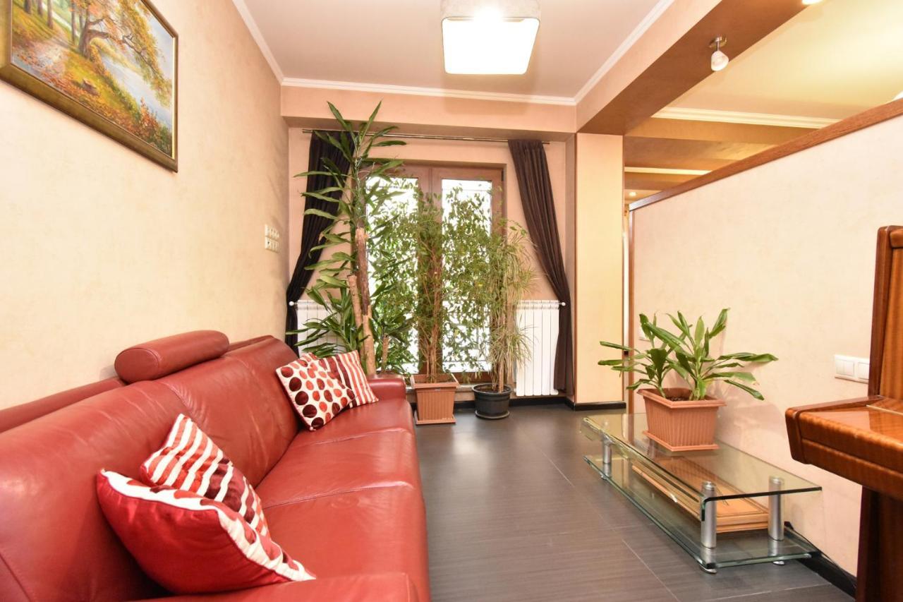 Dos Guest House เยเรวาน ภายนอก รูปภาพ