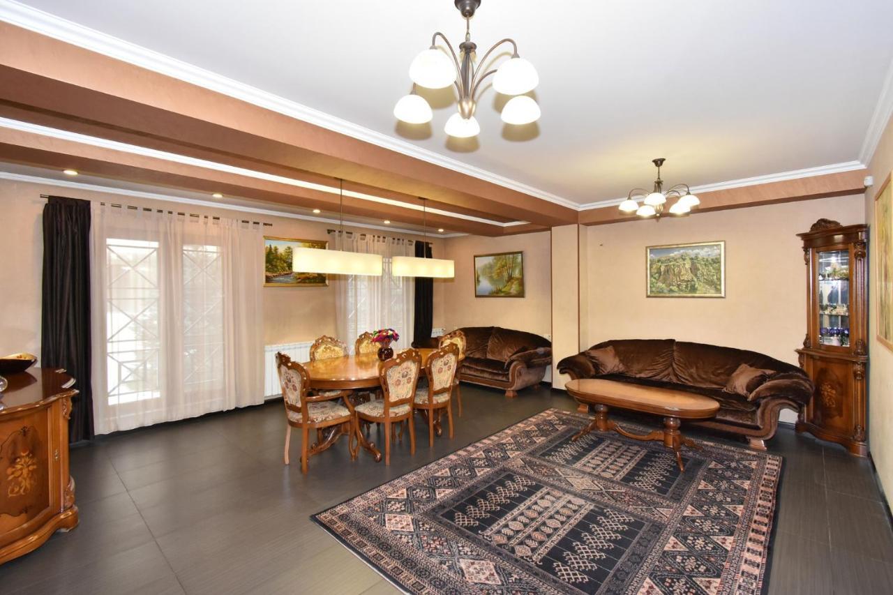 Dos Guest House เยเรวาน ภายนอก รูปภาพ