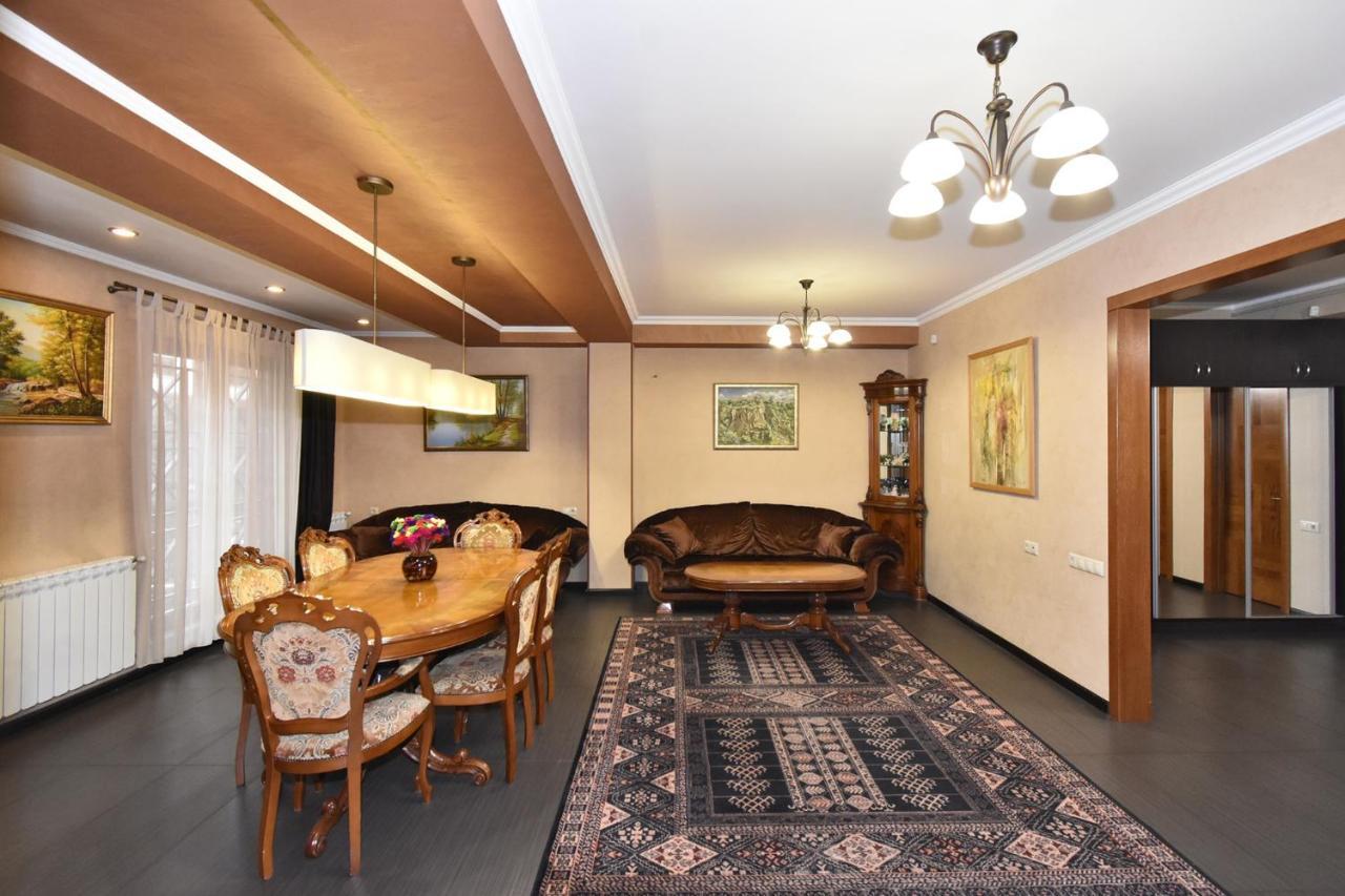 Dos Guest House เยเรวาน ภายนอก รูปภาพ