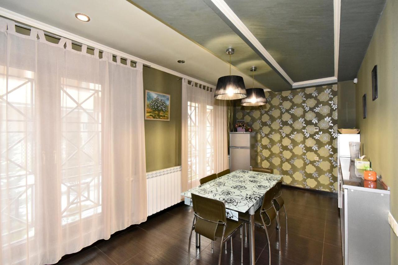 Dos Guest House เยเรวาน ภายนอก รูปภาพ